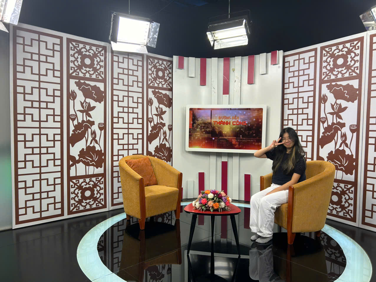 Diep Anh in journalism setting